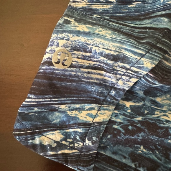 Lululemon Speed Up Shorts - Picture 2 of 3